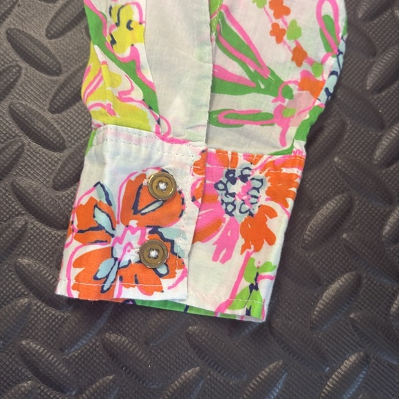 Lilly Pulitzer Women’s Floral Button Down Shirt Pink, Green, and Orange size S - Picture 8 of 10